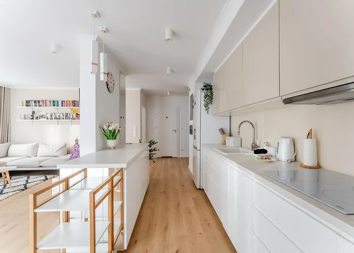 Mazowiecka Park By Bookinghost *