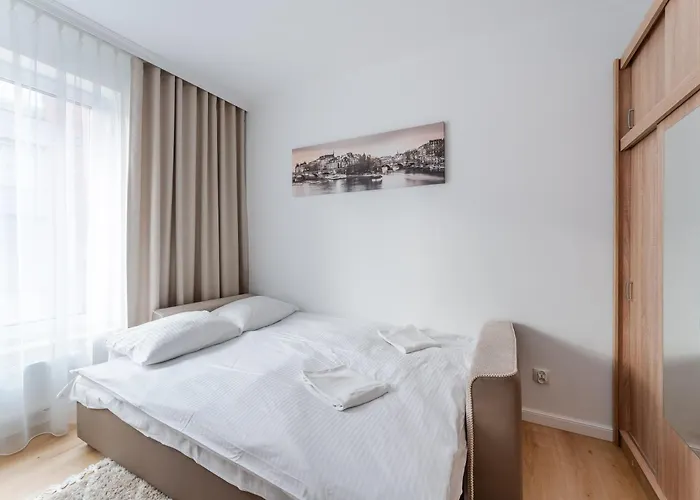 Mazowiecka Park By Bookinghost